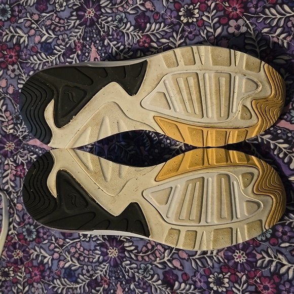 Fabletics black and peachy pink tennis shoes - Picture 2 of 8